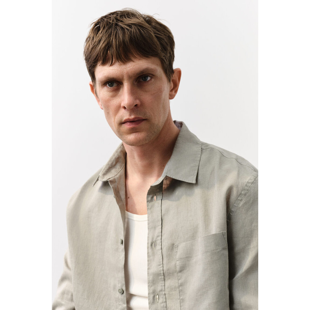 H&M(เอชแอนด์เอ็ม) เสื้อเชิ้ตผ้าลินินผสมทรงพอดีตัว ผู้ชาย 1256945_2