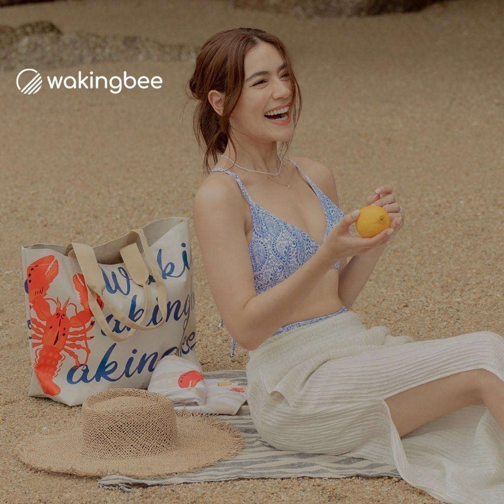 Wakingbee by Mark Kim Beach Tote กระเป๋าบีช ใบใหญ่ ใส่ของได้เยอะ ทำจากผ้าใบอย่างดี ทนทานกันน้ำ สกรีนลายคอลเลคชั่นหมากคิม