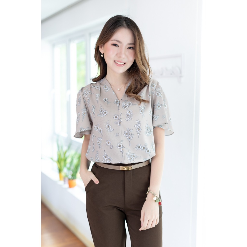 Narinari : MT0629 Butterfly Sleeve Blouse เสื้อคอวี แขนผีเสื้อ