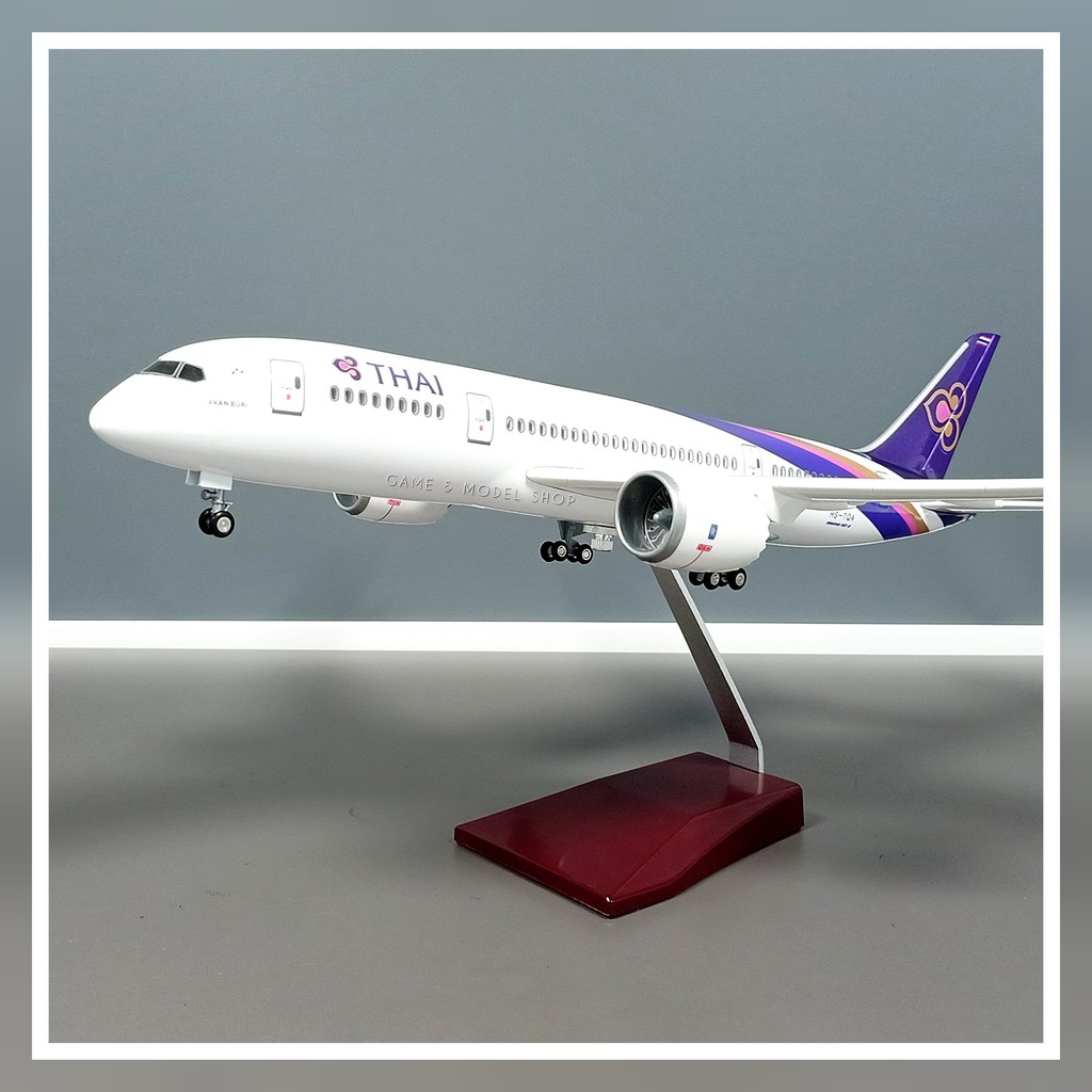 **สินค้าพร้อมส่ง**โมเดลเครื่องบินโบอิ้ง Boeing 787 การบินไทย ยาว 43 ซม. Scale 1:130 (มีไฟ)(สินค้าสำหรับตั้งโชว์เท่านั้น)