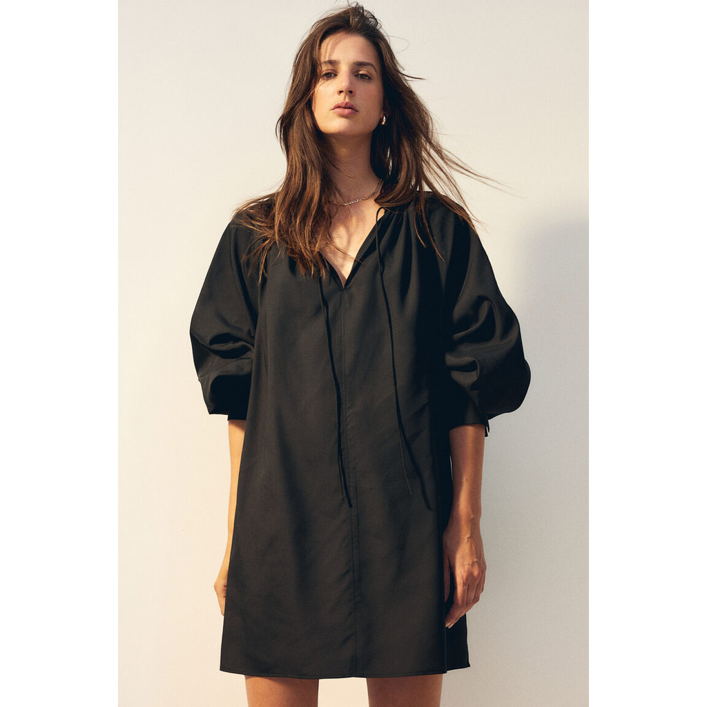 H&M Woman Oversized tie-detail dress 1241413_1