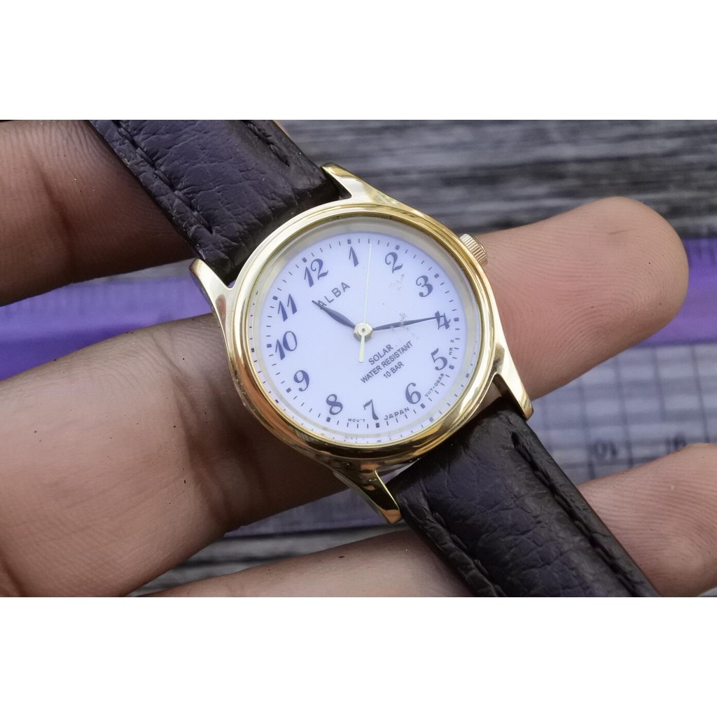 นาฬิกา Vintage มือสองญี่ปุ่น Alba V145 0BE0 ระบบ QUARTZ ผู้หญิง ทรงกลม กรอบทอง Solar Power หน้าปัด 2