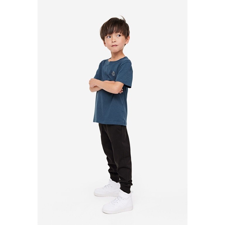 H&M(เอชแอนด์เอ็ม) กางเกงจ็อกเกอร์แพ็ค 3 ชิ้น เด็กผู้ชาย 0738873_2
