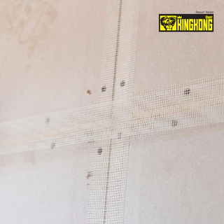 GIANT KINGKONG ตาข่ายไฟเบอร์ แบบมีกาวในตัว 20 ซม. ยาว 20 เมตร รุ่น CNT65-9x9W/G0.2x20 สีขาว