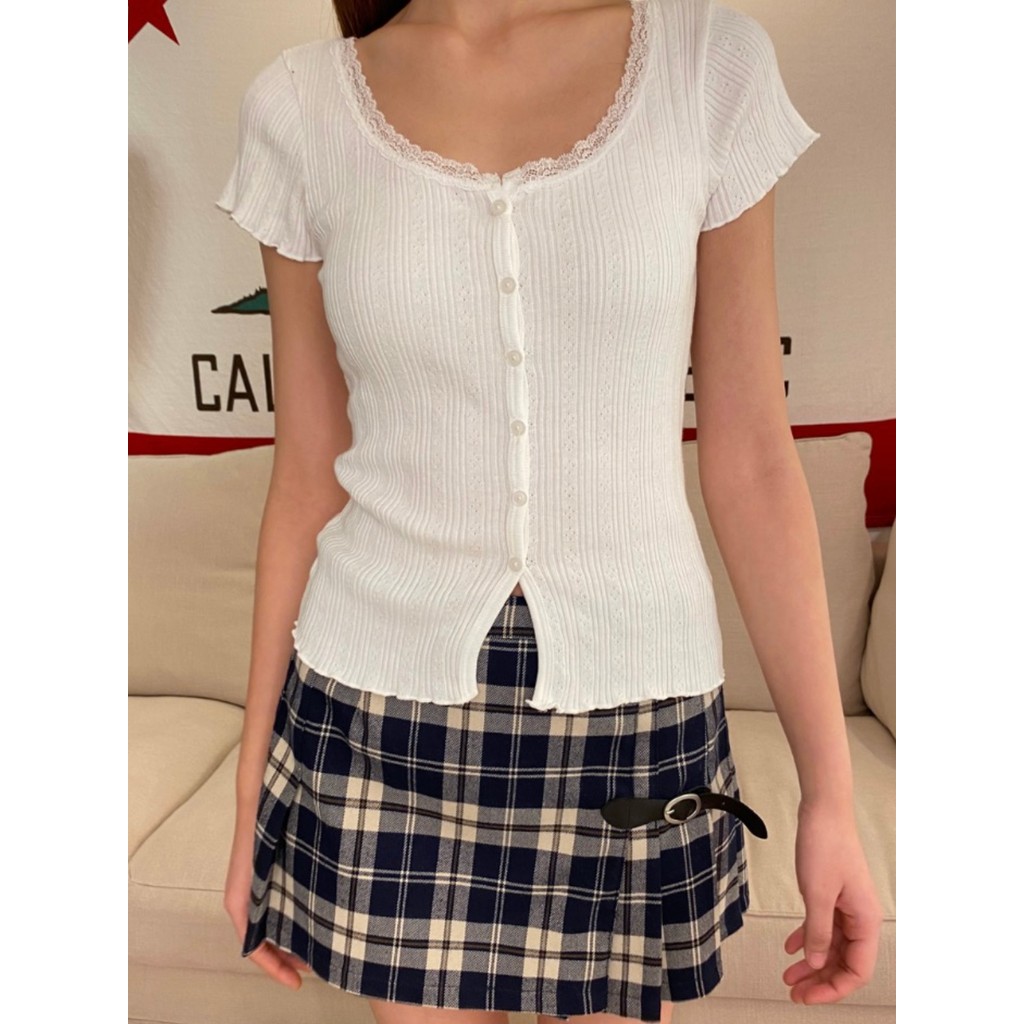 (พร้อมส่ง) BrandyMelville Zelly Eyelet Top (button) เสื้อยืด เสื้อแขนสั้น ของแท้จากช็อป