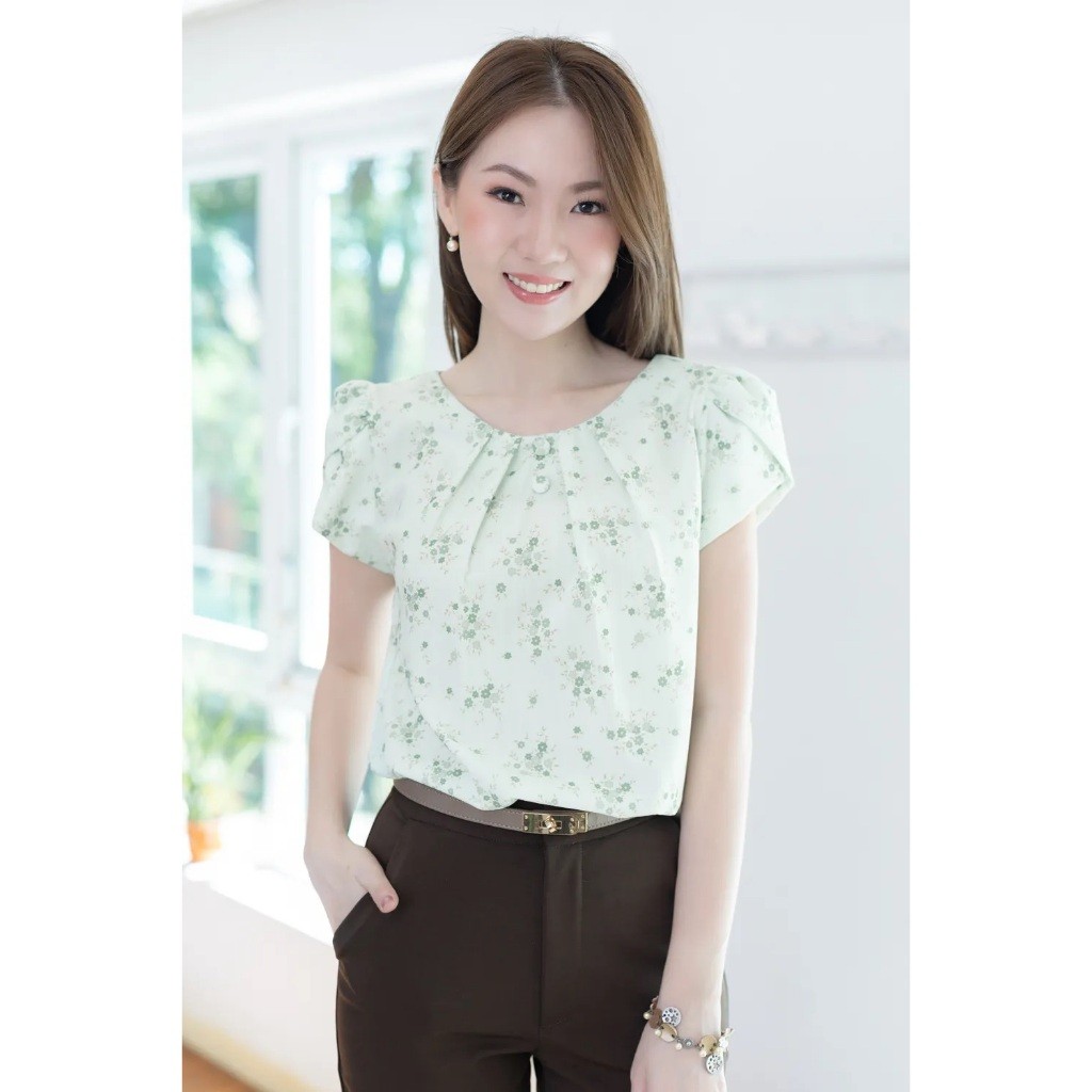 Narinari : MT0503 Folded Neckline Bouqlet Blouse ผ้าลายดอกไม้ อัดลายย่น