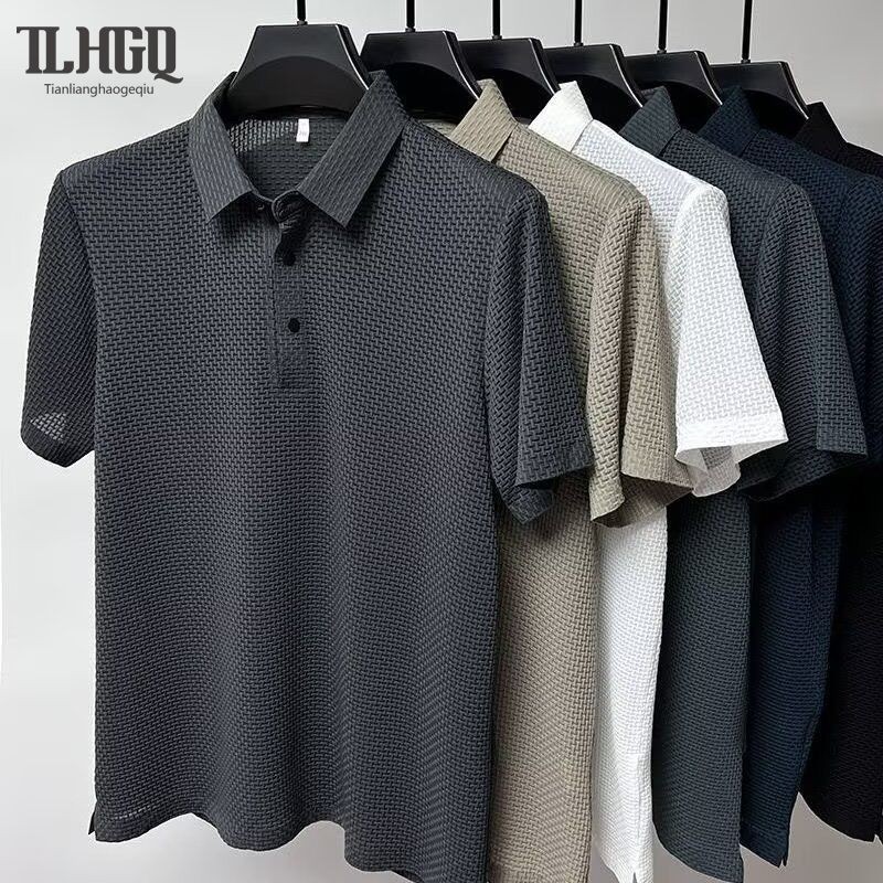 TLHGQ ผ้าไหมน้ําแข็งแขนสั้นธุรกิจเสื้อโปโลผู้ชายสไตล์ใหม่ฤดูร้อนบางตาข่ายระบายอากาศปกด้านบนขนาดใหญ่