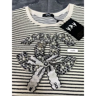 GN พร้อมส่ง เสื้อครอปลายริ้วสุดปังติดอะไหล่เพชรอลังการสวยมากใส่แมทช์ได้ทุกแนวงานสวยสุดๆผ้าเนื้อดีใส่สบายงานป้าย ypy
