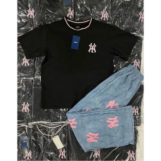 GN พร้อมส่ง งาน2 ชิ้นเสื้อคอกลมแขนสั้นปักโลโก้ตรงอกคู่กับกางเกงขายาวผ้าเกล็ดปลาสกรีนลายเข้าชุดกันผ้านุ่มใส่สบาย