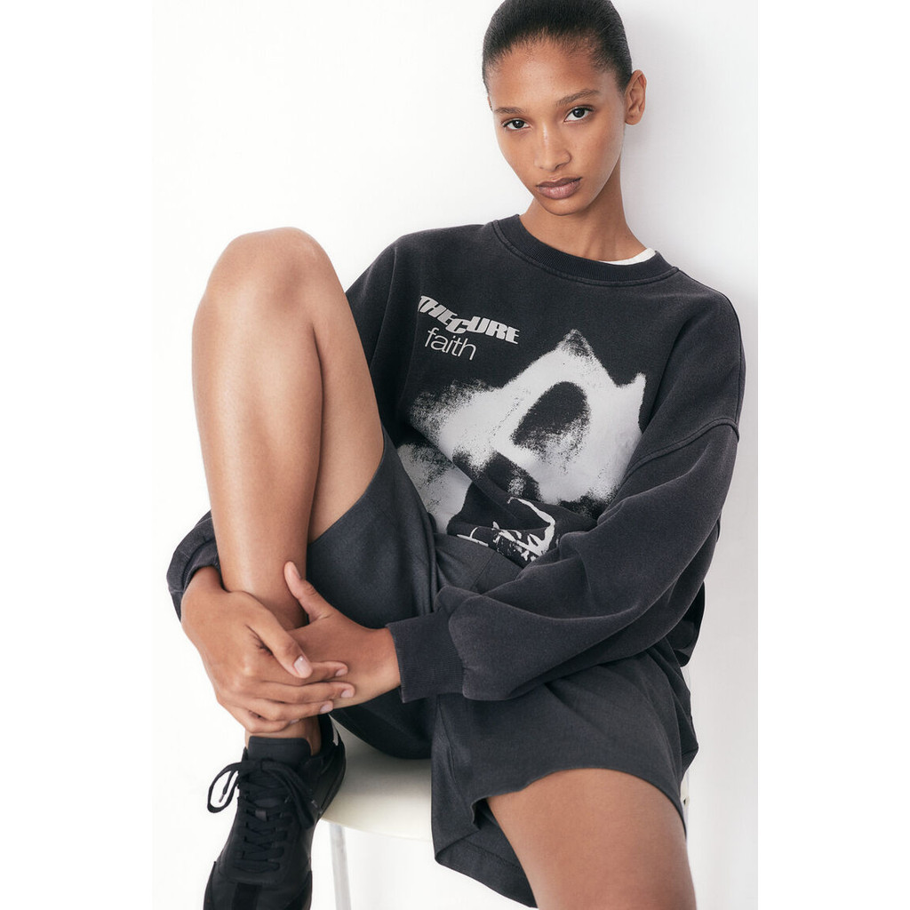 H&M Woman Oversized printed sweatshirt 1227731_1