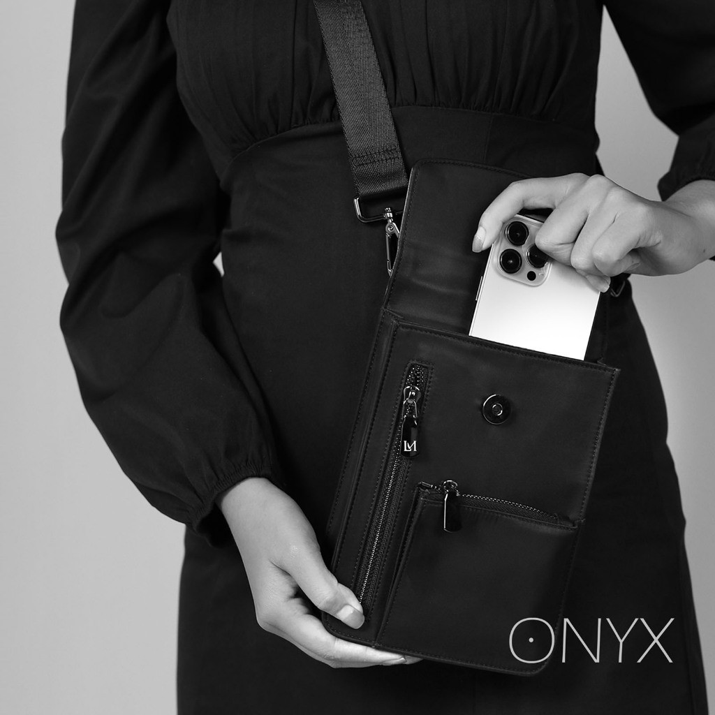 Louis Montini (ONYX) กระเป๋าใส่โทรศัพท์ Phone holder bag ผ้าไนล่อนผสมหนังวัวเรียบ ONX01