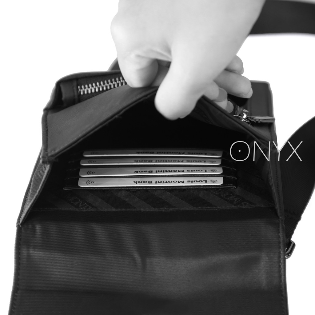 Louis Montini (ONYX) กระเป๋าใส่โทรศัพท์ Phone holder bag ผ้าไนล่อนผสมหนังวัวเรียบ ONX01