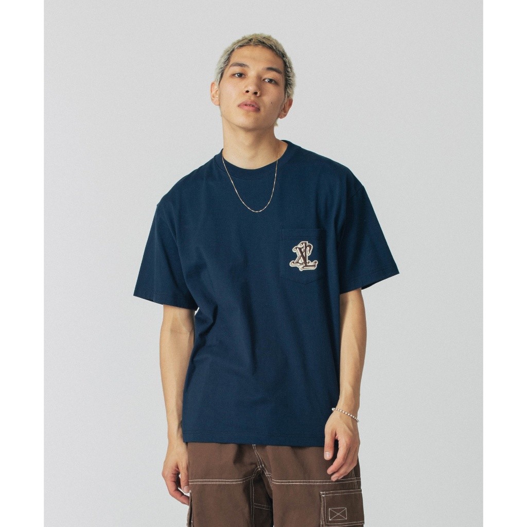 เสื้อยืดแขนสั้น XLARGE รุ่น Old XL Logo Pocket S/S Tee — صورة 6
