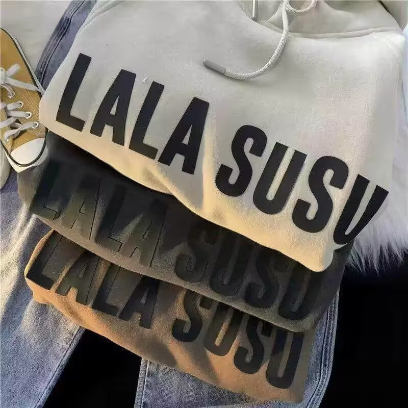 TLHGQ อเมริกันย้อนยุค ตัวอักษร พิมพ์ กํามะหยี่ มีฮู้ด เสื้อกันหนาว ฤดูใบไม้ร่วง หลวม และอเนกประสงค์ มีฮู้ด เสื้อกันหนาว สําหรับผู้ชาย และผู้หญิง - รูปที่ 3