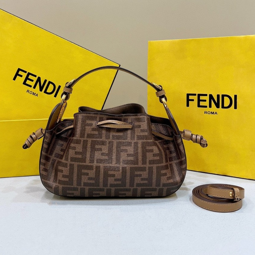 Pre order ราคา8600 Fendi เฟนดิ 8532 Shoulder bag กระเป๋าสะพายข้าง หนังแท้ Size24*9.5*14cm