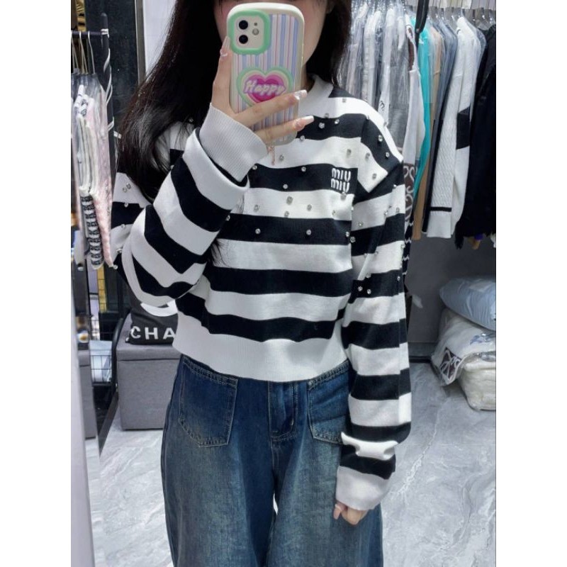 GN พร้อมส่ง เสื้อไหมพรมแขนยาวปักโลโก้แบรนด์แต่งอะไหล่เพชรงานสวยคุณภาพมาใหม่ล่าสุดงานป้าย