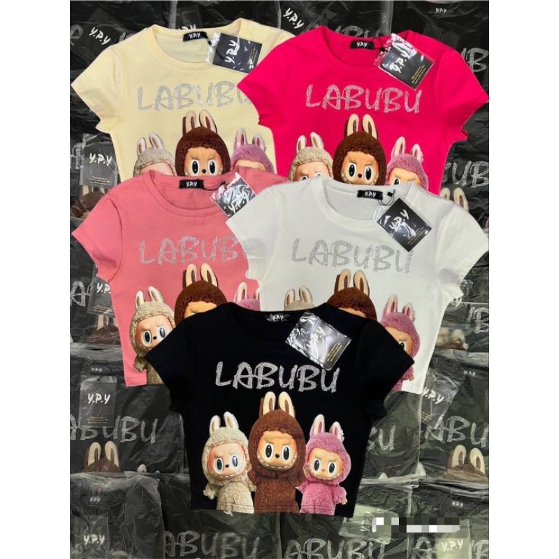 พร้อมส่ง เสื้อครอปรุ่นเป๊ะสกรีนลายยอดฮิตน้องLABUBUแบบ 3D สวยน่ารักสุดๆผ้าเนื้อดีใส่สบายใส่แมทกับอะไรก็สวยงานป้ายy. p. y