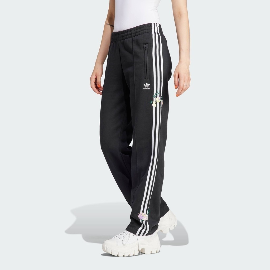 adidas ไลฟ์สไตล์ กางเกงขายาวปักลายดอกไม้ ผู้หญิง สีดำ IJ7086