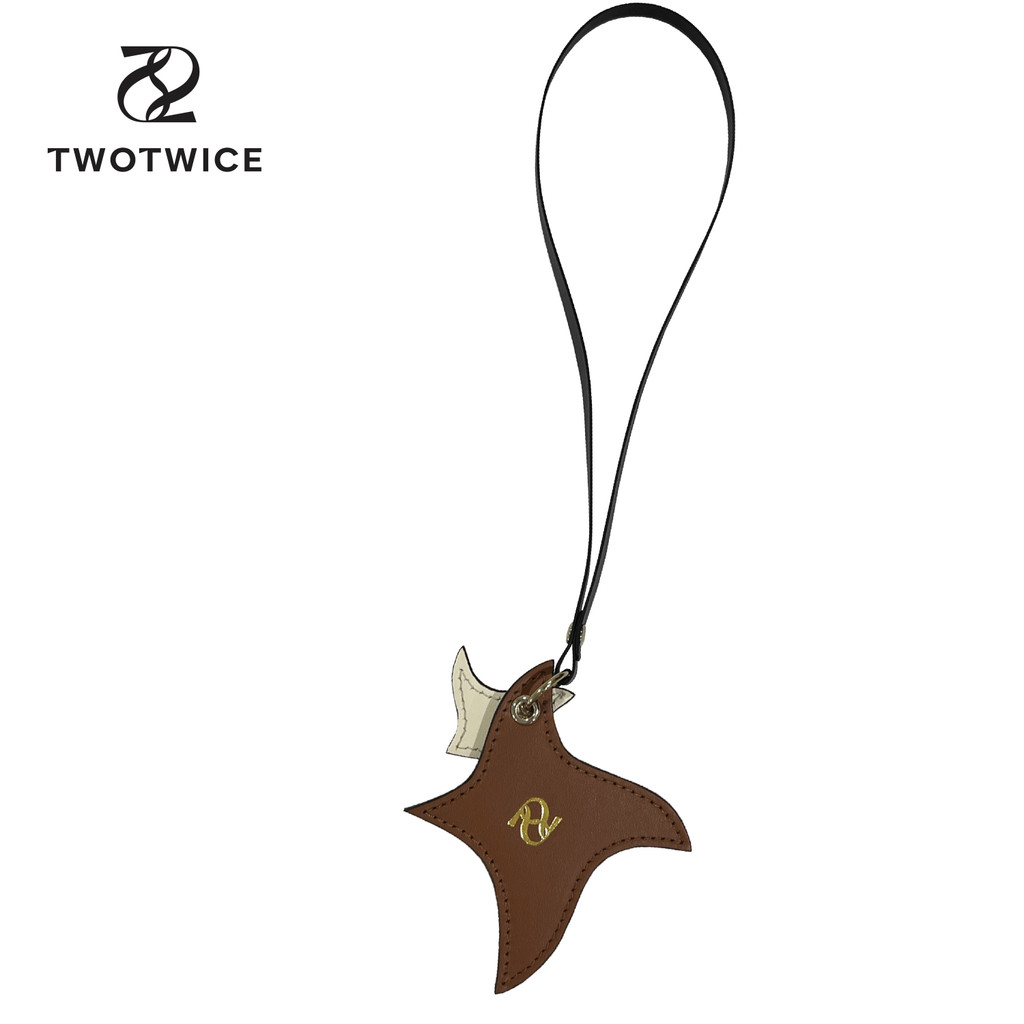 Twotwice – Twotwice Leather Tag