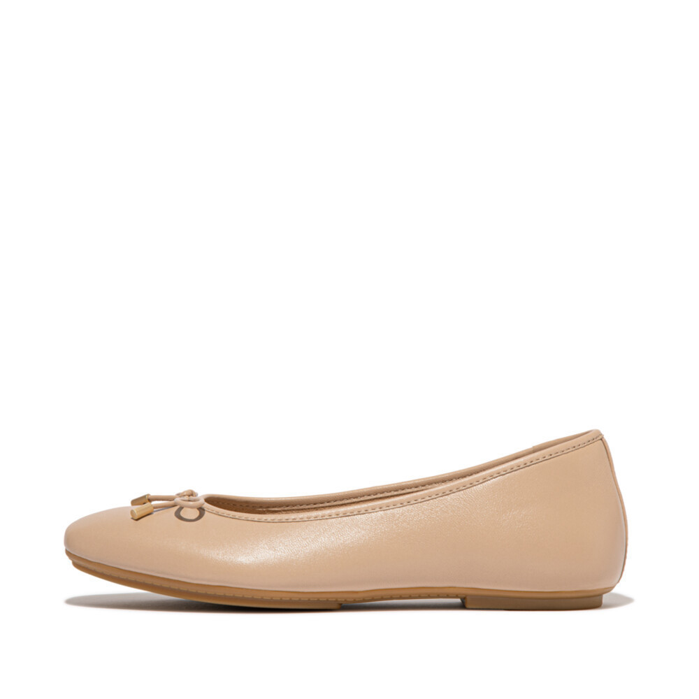 FITFLOP DELICATO BOW SOFT BALLET FLATS รองเท้าคัทชูผู้หญิง รุ่น HX8-B41 สี CLASSIC BEIGE