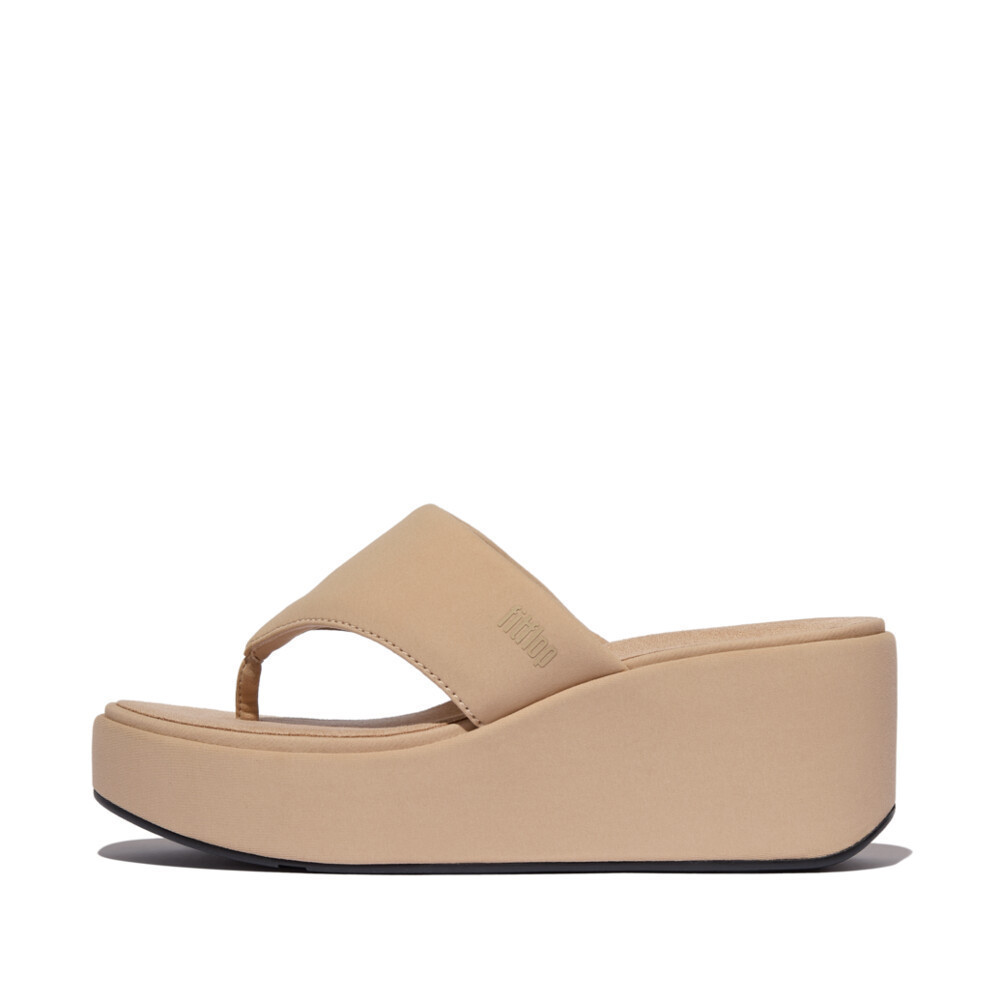 FITFLOP PLATFFORMS WEDGE TOE-POST รองเท้าแตะแบบหูหนีบผู้หญิง รุ่น JF8-B41 สี BEIGE
