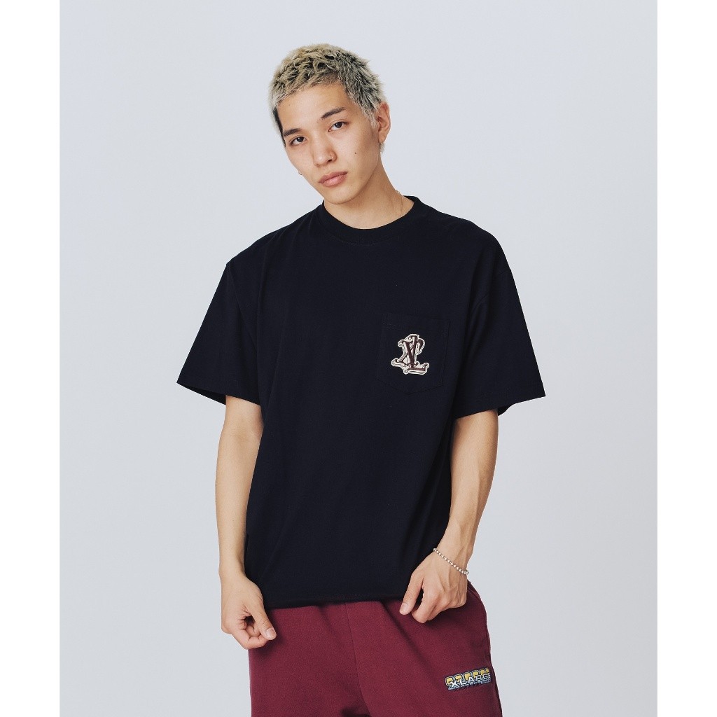 เสื้อยืดแขนสั้น XLARGE รุ่น Old XL Logo Pocket S/S Tee — صورة 5