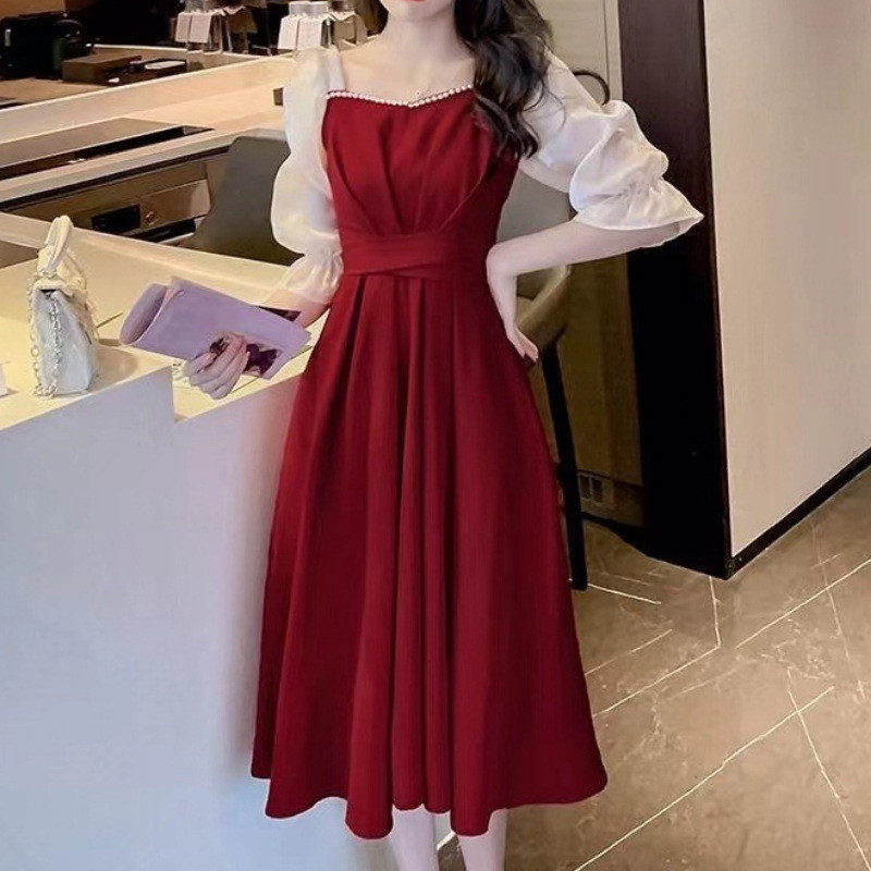MVP🌈เดรสสีแดงสวยสุดๆ คอเหลี่ยม คู่กับเดรสเปิดไหล่แขนยาวผ้าชีฟองบรรยากาศปาร์ตี้ S-XXL~~