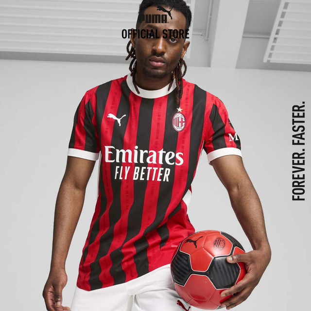 PUMA FOOTBALL - เสื้อยืดชายชุดเหย้าแท้ของทีม AC Milan ฤดูกาล 24/25 สีแดง 77494901