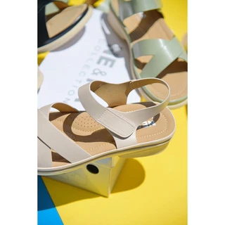 รองเท้าเเฟชั่นผู้หญิงเเบบรัดส้นเท้า No. 10-17 NE&NA Collection Shoes