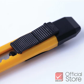 Elephant คัตเตอร์ รุ่น P-904 ขนาด 9 มม. คละสี จำนวน 1 แพ็ค