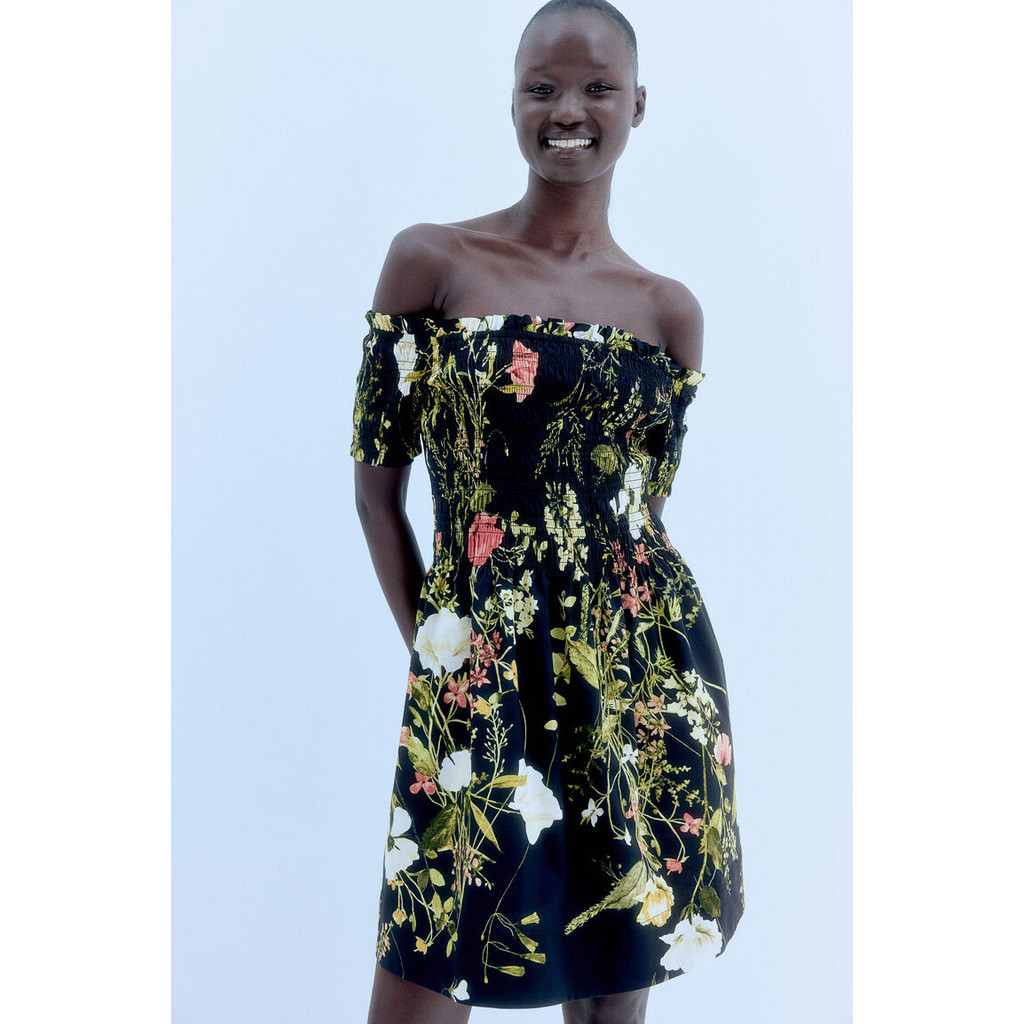 H&M Woman Smocked off-the-shoulder dress 1239771_1