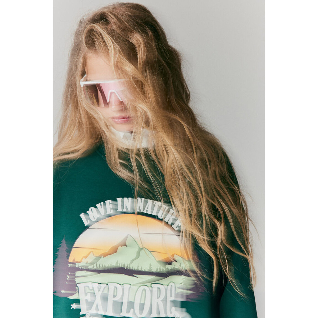 H&M Woman Oversized motif-detail sweatshirt 1172872_2