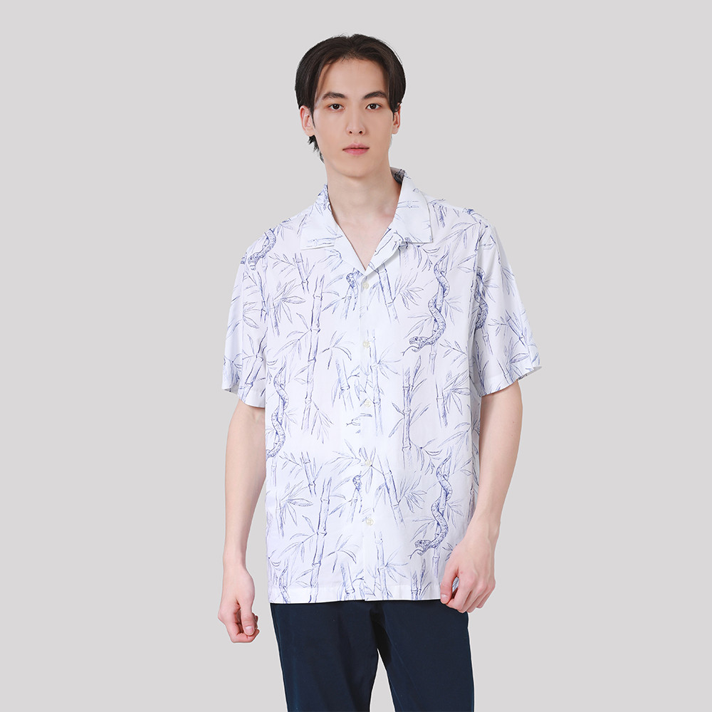 John Henry เสื้อเชิ้ตผู้ชายแขนสั้น ทรงใส่สบาย รุ่น JH S125MSSRL03 - สีขาว