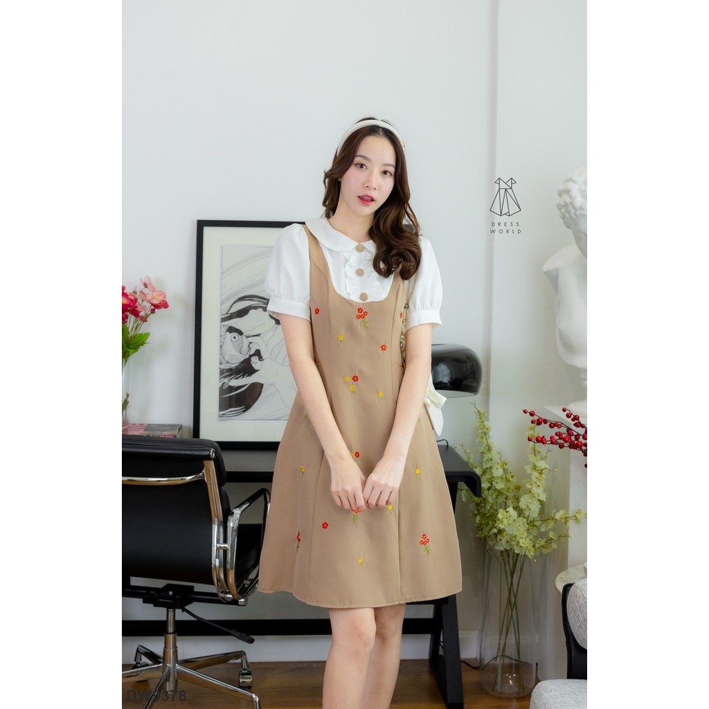 DRESS WORLD ชุดเดรส  เดรสคอบัวแขนตุ๊กตาแต่งระบายที่อกกระดุม  ชิ้น สีน้ำตาล