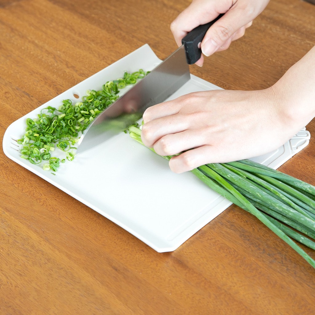 NITORI เขียงขนาด S (21 x 21 x 1.5 ซม.)