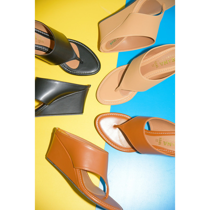 รองเท้าเเฟชั่นผู้หญิงเเบบเเตะหูหนีบส้นเตารีด No. 8248 NE&NA Collection Shoes