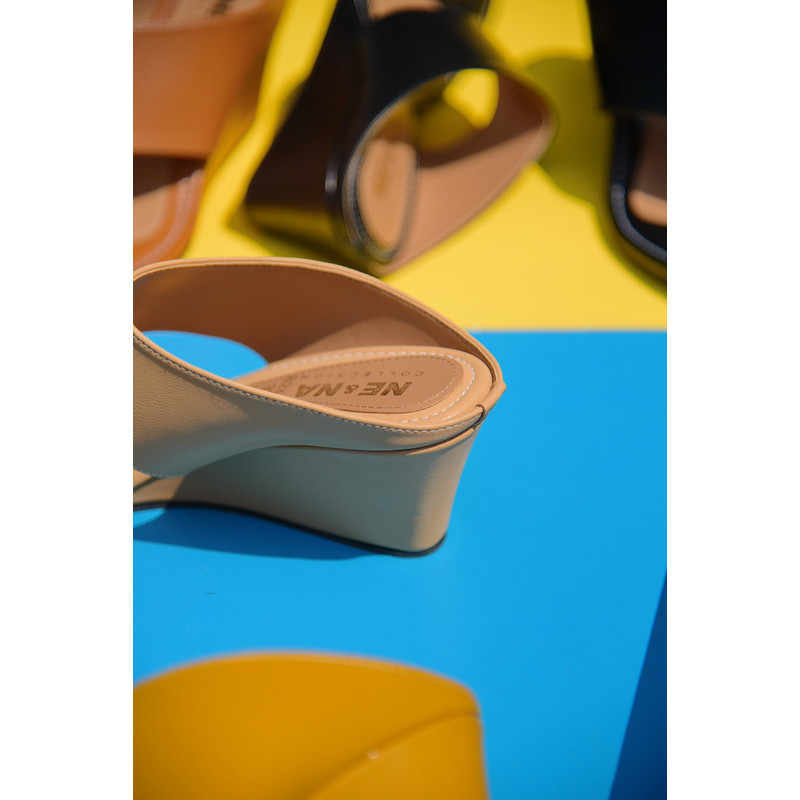 รองเท้าเเฟชั่นผู้หญิงเเบบเเตะหูหนีบส้นเตารีด No. 8248 NE&NA Collection Shoes