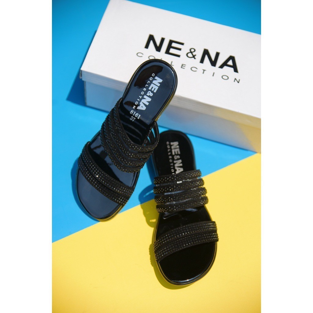 รองเท้าเเฟชั่นผู้หญิงเเบบเเตะสวมส้นเตี้ย No. 8161  NE&NA Collection Shoes