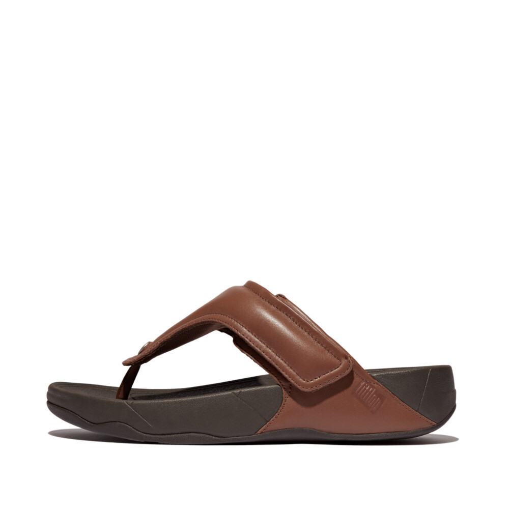 FITFLOP TRAKK II ADJ. PADDED-LEATHER รองเท้าแตะแบบหูหนีบผู้ชาย รุ่น IN6-864 สี BROWN