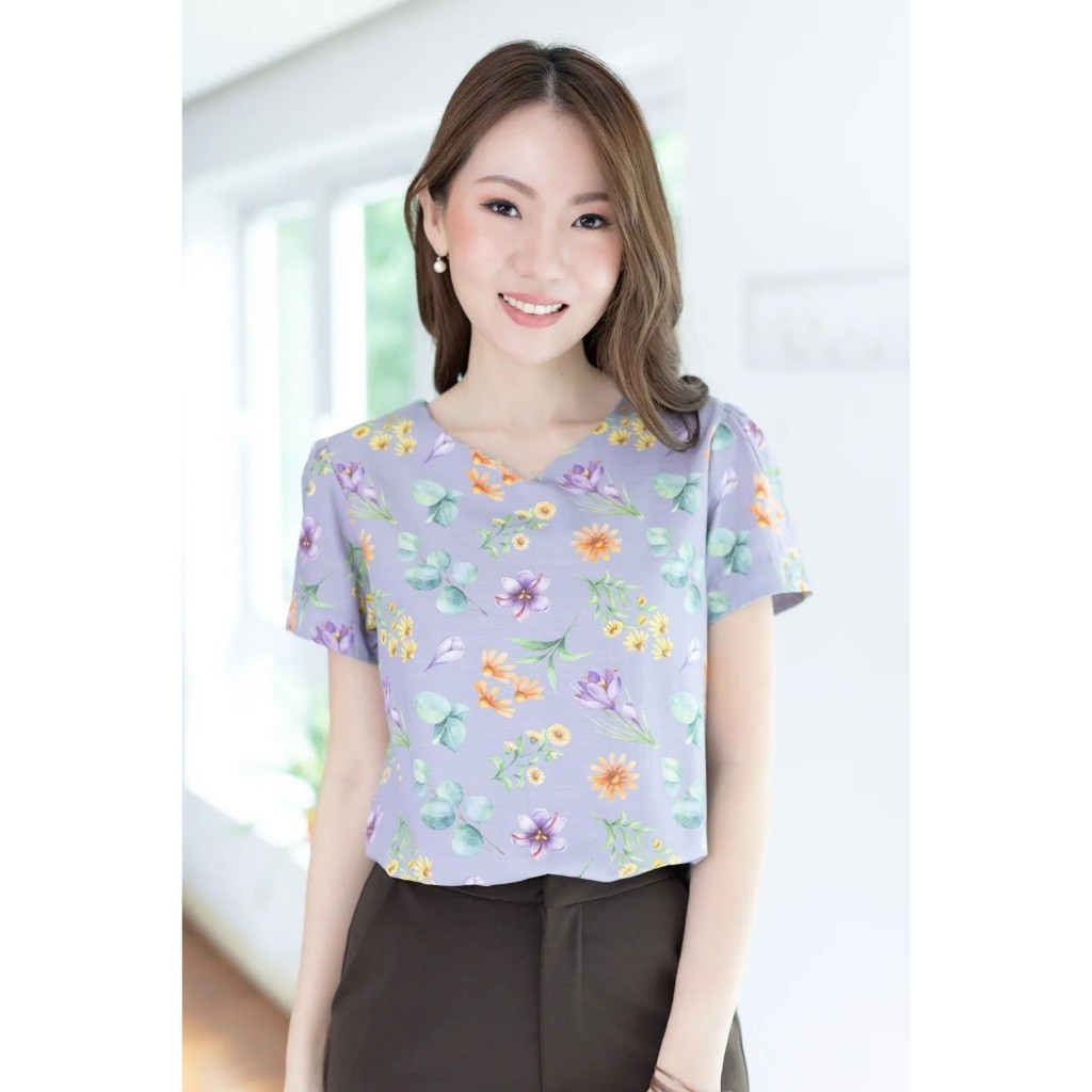 Narinari : MT0202 Lace Petal Sleeve Blouse