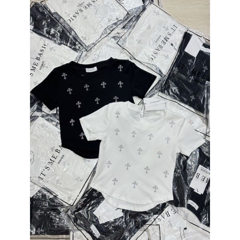 GN พร้อมส่ง เสื้อครอปรุ่นเป๊ะงานรีดเพชร ติดอะไหล่สวยมากผ้าเนื้อดีใส่หน้าร้อนได้ใส่แมทได้ทุกแนวงานป้าย it'' me basic