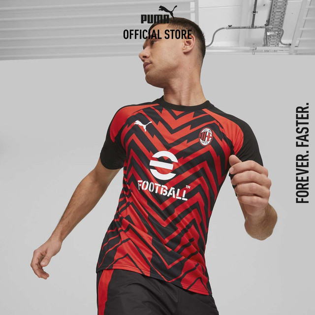 PUMA FOOTBALL - เสื้อเจอร์ซีย์แขนสั้นนัดอุ่นเครื่องผู้ชาย A.C. Milan สีแดง 77223101