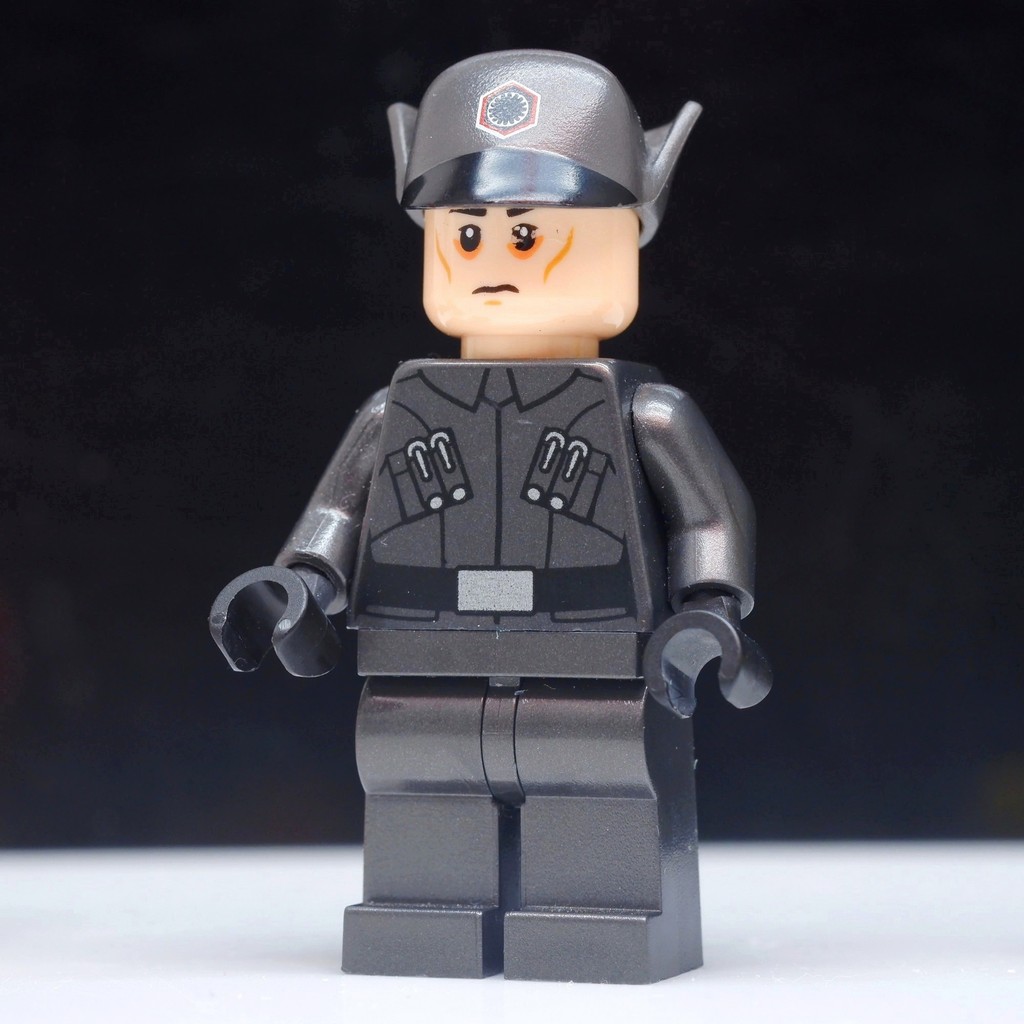( Ploybrick Minifigure ของแท้ ) Star Wars First Order Officer Captain (75190) *Good Used