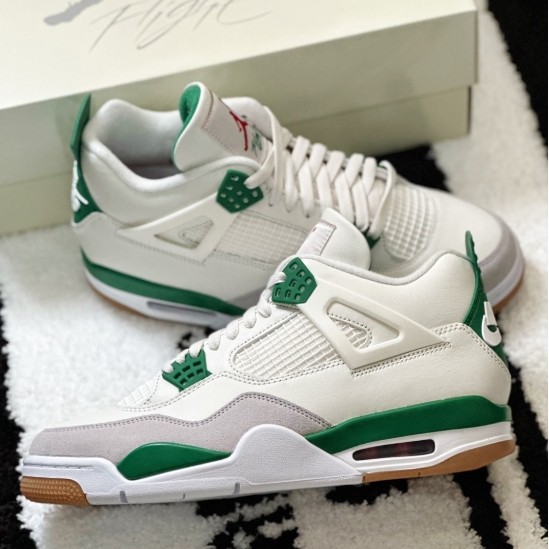 Nike SB x Jordan Air Jordan 4 Pine Green รองเท้าผ้าใบ