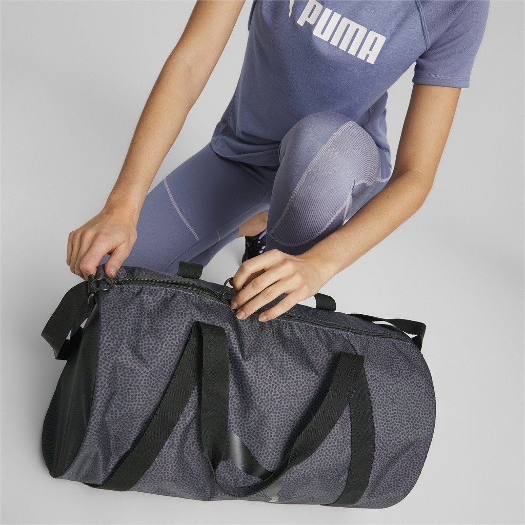 PUMA TRAINING - กระเป๋าหมอน Active Training Essentials Elektro Summer สีดำ - 07962601 — صورة 2