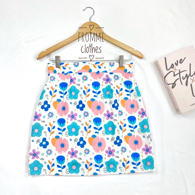 🌸กระโปรงทรงเอผ้าครัชลายดอกไม้