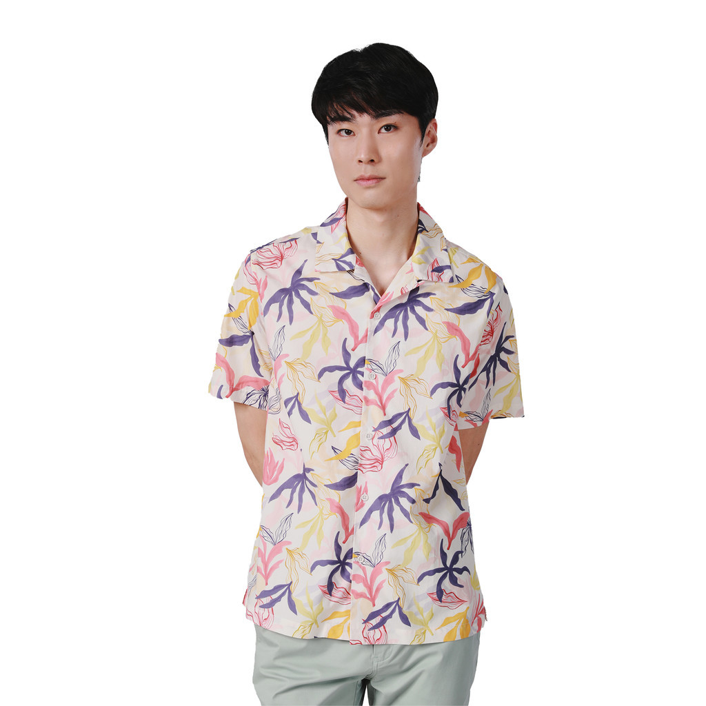 John Henry เสื้อเชิ้ตฮาวายผู้ชายแขนสั้น ทรงใส่สบาย รุ่น JH S425MSSRL04 - สีเบจ