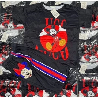 GN พร้อมส่ง งาน2 ชิ้นเสื้อคอกลมแขนสั้นปักโลโก้ตรงอกคู่กับกางเกงขายาวผ้าเกล็ดปลาสกรีนลายเข้าชุดกันผ้านุ่มใส่สบาย