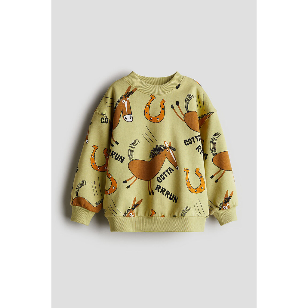 H&M(เอชแอนด์เอ็ม) เสื้อวอร์มคอปิดแต่งลายพิมพ์ Boys Printed crew-neck sweatshirt 1247714_2