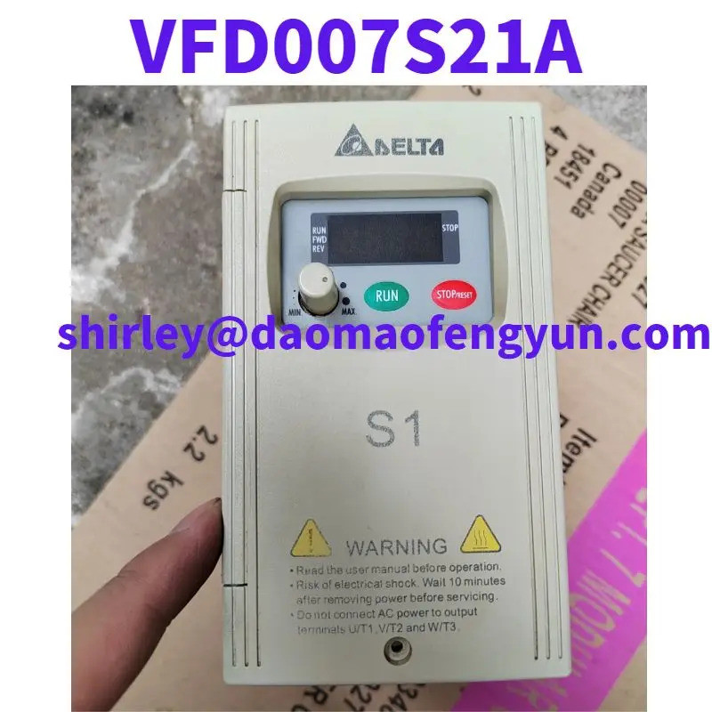 ใช้ตัวแปลงความถี่ VFD007S21A